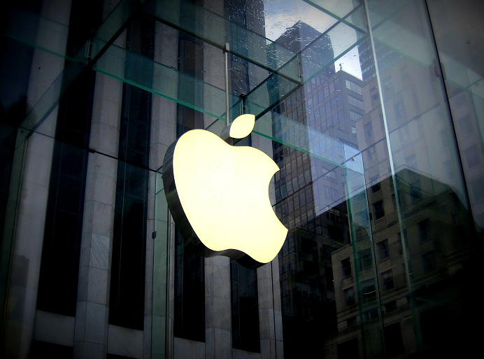 Apple's first retail store in India finally opened its doors to the ...